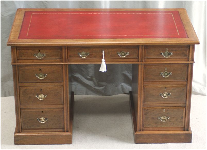 2033 Small Victorian Pedestal Desk - Shoolbred (4)